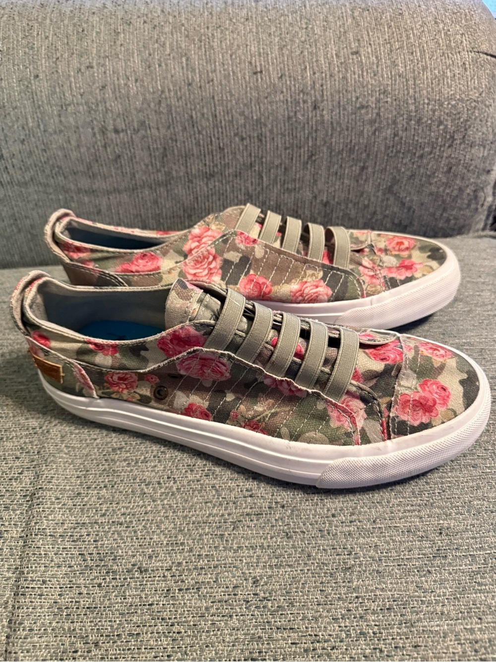 Women’s Slip-On Floral Canvas Sneakers in Green and Pink
